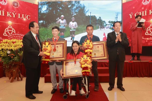 Mega-Celebration-of-Two-Decades-of-Vietnam-Book-of-Records-232