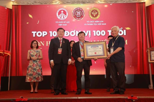 Mega-Celebration-of-Two-Decades-of-Vietnam-Book-of-Records-233