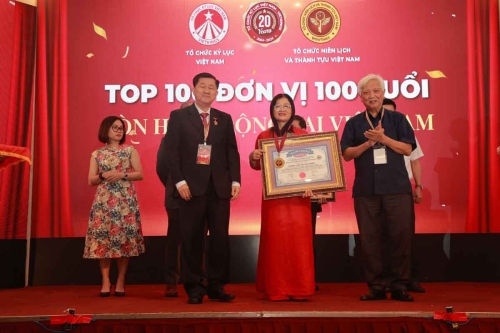 Mega-Celebration-of-Two-Decades-of-Vietnam-Book-of-Records-235