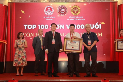 Mega-Celebration-of-Two-Decades-of-Vietnam-Book-of-Records-237