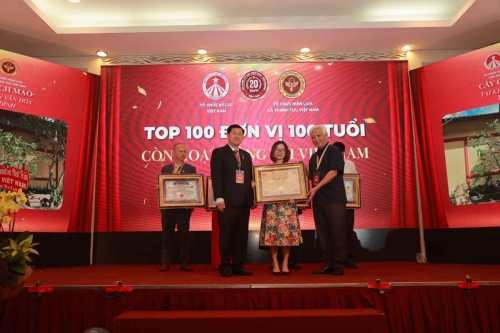 Mega-Celebration-of-Two-Decades-of-Vietnam-Book-of-Records-239