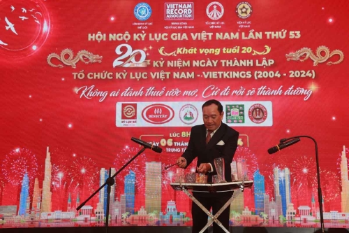Mega-Celebration-of-Two-Decades-of-Vietnam-Book-of-Records-241
