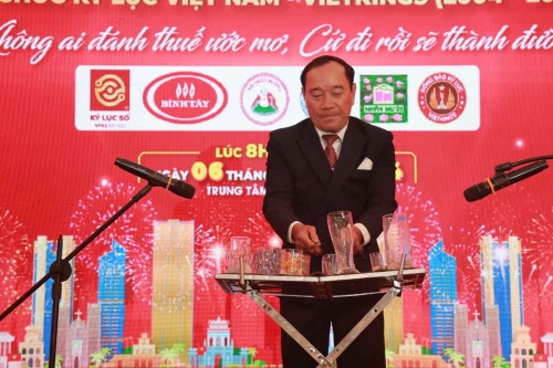 Mega-Celebration-of-Two-Decades-of-Vietnam-Book-of-Records-242