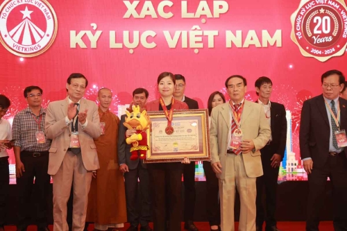 Mega-Celebration-of-Two-Decades-of-Vietnam-Book-of-Records-243