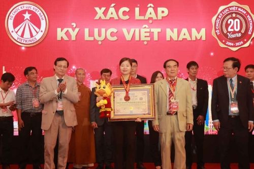 Mega-Celebration-of-Two-Decades-of-Vietnam-Book-of-Records-244