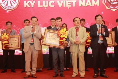Mega-Celebration-of-Two-Decades-of-Vietnam-Book-of-Records-247
