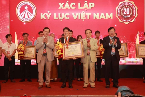Mega-Celebration-of-Two-Decades-of-Vietnam-Book-of-Records-249