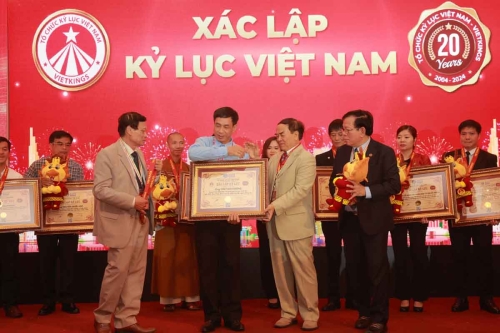 Mega-Celebration-of-Two-Decades-of-Vietnam-Book-of-Records-254