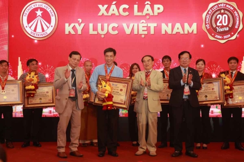 Mega-Celebration-of-Two-Decades-of-Vietnam-Book-of-Records-255