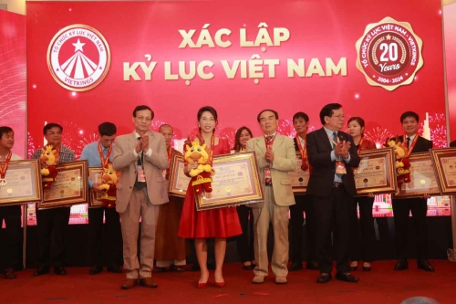 Mega-Celebration-of-Two-Decades-of-Vietnam-Book-of-Records-258