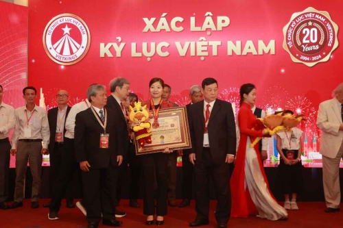 Mega-Celebration-of-Two-Decades-of-Vietnam-Book-of-Records-261