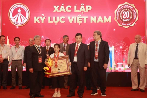 Mega-Celebration-of-Two-Decades-of-Vietnam-Book-of-Records-263