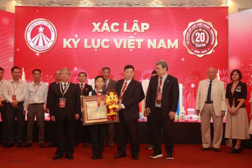 Mega-Celebration-of-Two-Decades-of-Vietnam-Book-of-Records-264
