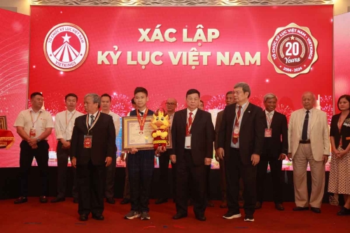 Mega-Celebration-of-Two-Decades-of-Vietnam-Book-of-Records-265