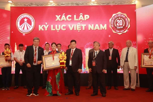 Mega-Celebration-of-Two-Decades-of-Vietnam-Book-of-Records-269