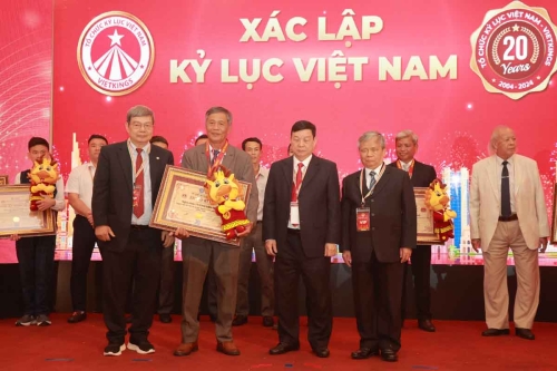Mega-Celebration-of-Two-Decades-of-Vietnam-Book-of-Records-272
