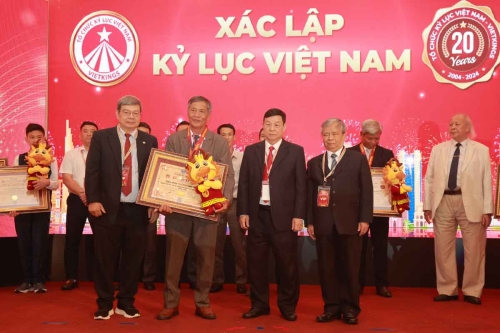 Mega-Celebration-of-Two-Decades-of-Vietnam-Book-of-Records-273