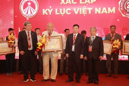 Mega-Celebration-of-Two-Decades-of-Vietnam-Book-of-Records-274