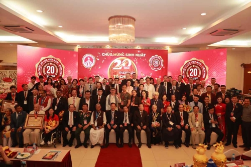Mega-Celebration-of-Two-Decades-of-Vietnam-Book-of-Records-280