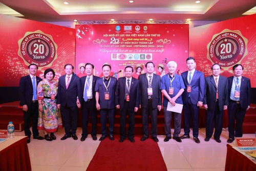 Mega-Celebration-of-Two-Decades-of-Vietnam-Book-of-Records-42