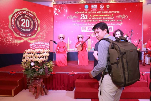 Mega-Celebration-of-Two-Decades-of-Vietnam-Book-of-Records-44