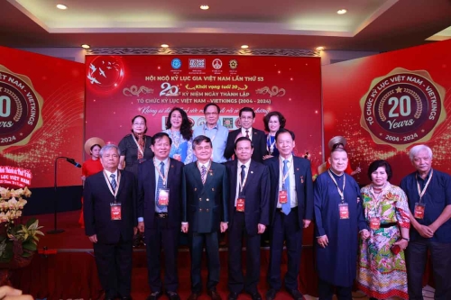 Mega-Celebration-of-Two-Decades-of-Vietnam-Book-of-Records-45