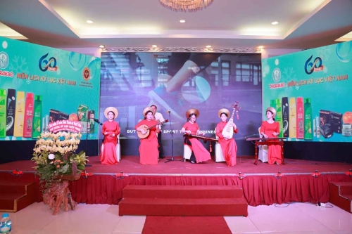 Mega-Celebration-of-Two-Decades-of-Vietnam-Book-of-Records-60